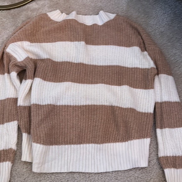 sweater - Picture 3 of 4